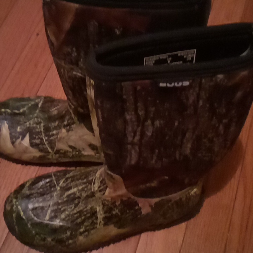 BOGS camo boots,unisex classic high  kids size 6